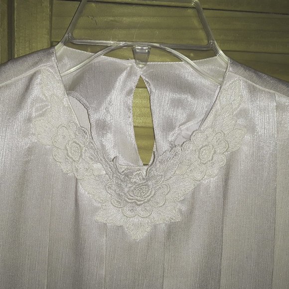 Vintage Susan Hutton SZ 12 Ivory Shimmer Embroidery Pleats Blouse Top Career - Picture 3 of 6